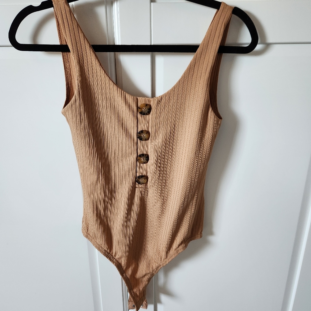 STREETWEAR SOCIETY Body tan, Size M